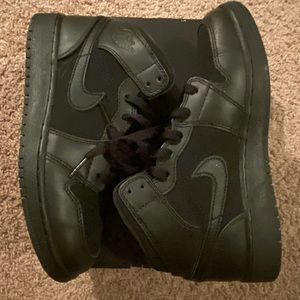 AIR JORDAN RETRO 1 MID RETRO 5y